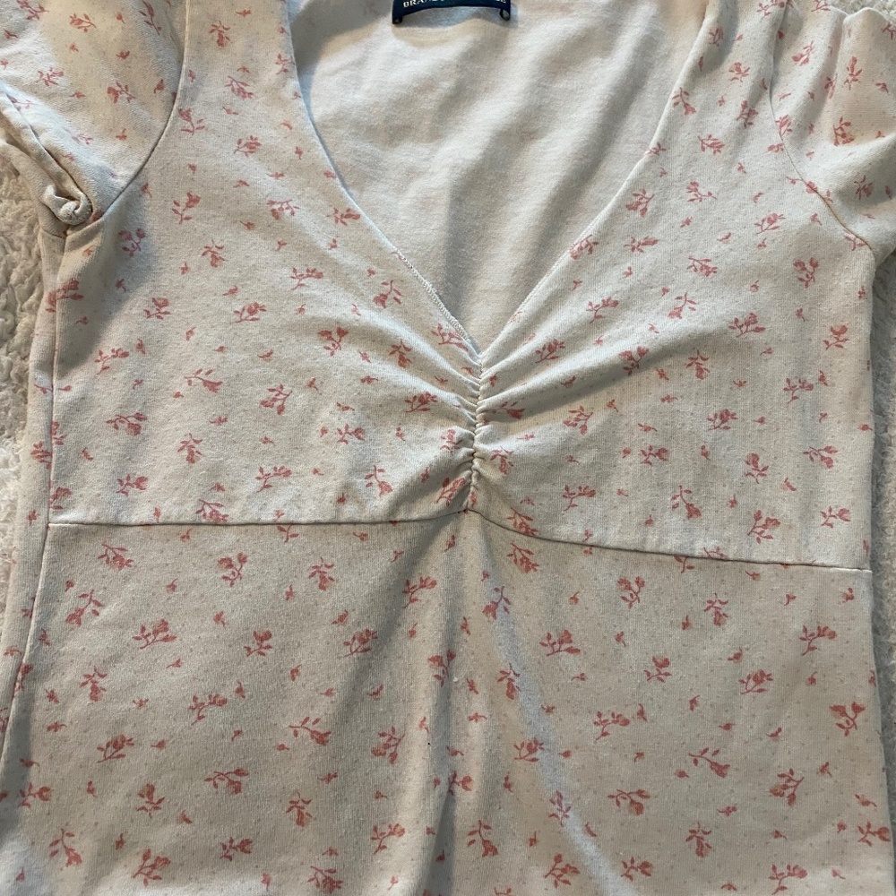 Brandy v-neck style tee